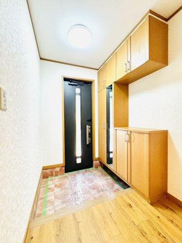 足利市大前町　中古住宅の玄関