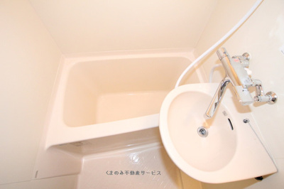 【浴室】 | メゾン・ポレール日田B棟 | 落ち着いた空間のお風呂です
ポレールB棟　309号室　2023/3/3撮影