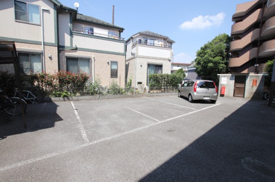 ★敷地内駐車場★（空き状況・使用料等詳細はご確認下さい）