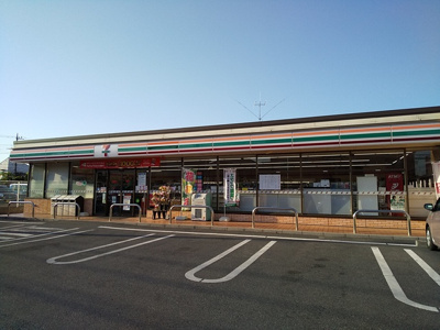 セブンイレブン足立古千谷本町３丁目店まで350ｍ