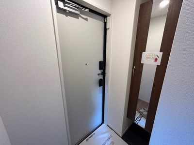 【玄関】 | アンジュール蒲田 | 収納もある玄関です