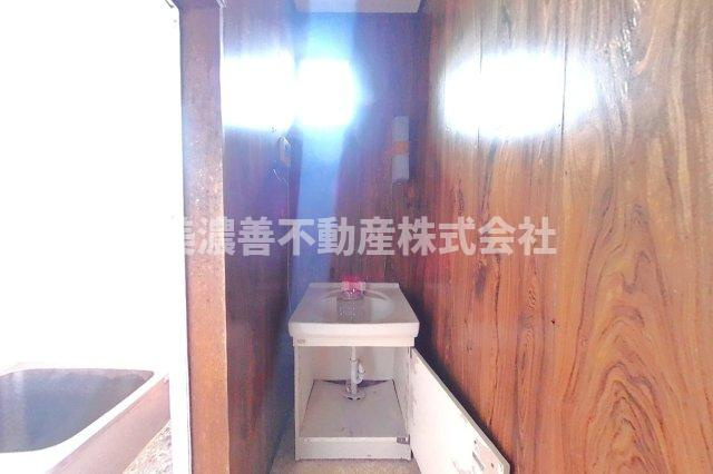 ６１５６３　岐阜市日置江中古戸建ての洗面所