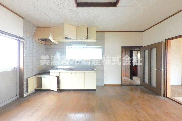 ６１５６３　岐阜市日置江中古戸建てのキッチン