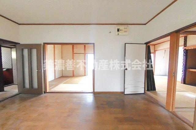 ６１５６３　岐阜市日置江中古戸建てのキッチン
