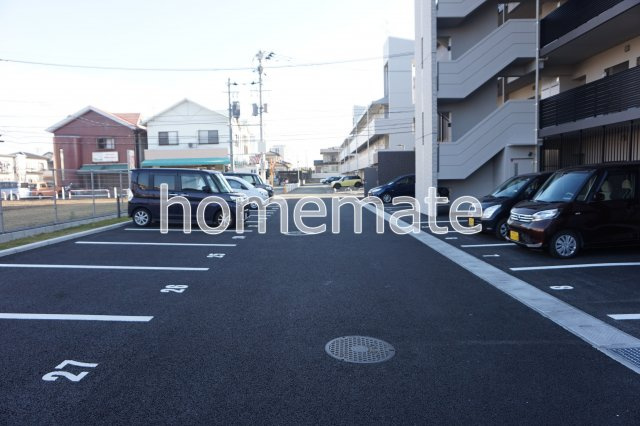 熊本市東区長嶺南３丁目の賃貸マンションの駐車場