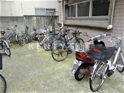 【その他共用部分】 | カーサグランデ | その他共有部分：駐輪場（空き状況は別途お問合せください。）     （2017年9月撮影）