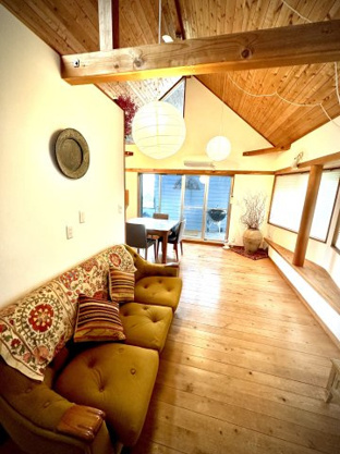 【居間・リビング】 | 熱海市下多賀　中古戸建て | 現在は貸別荘として運用されております。