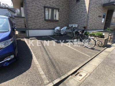 【駐車場】 | ロジュマンF・K | 駐車場に車を止められます