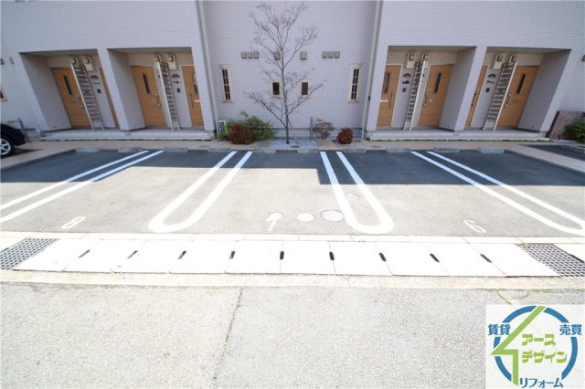 ル・アベニールの駐車場|車をお持ちの方に嬉しい駐車場付きの物件です