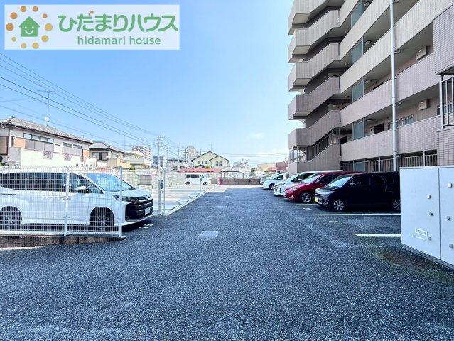 鴻巣市逆川2丁目　中古マンション　グランコート鴻巣Ⅱの駐車場