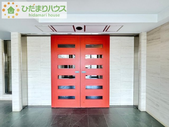 鴻巣市逆川2丁目　中古マンション　グランコート鴻巣Ⅱのエントランス