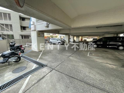 【駐車場】 | 六郷東豊エステート | 駐車場に車を止められます