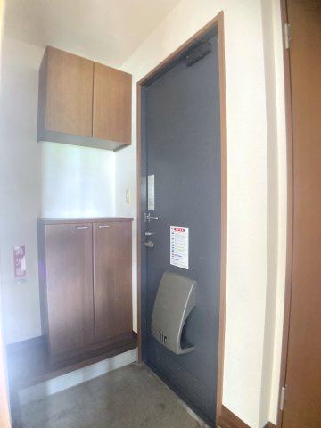 エス・フラットの玄関