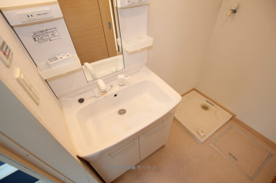 【洗面所】 | プリンセッサＡ | ゆったりとスペースのある洗面所
プリンセッサA棟　201号室　2021年1月25日