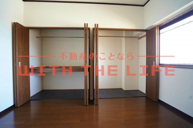 No.8山一ビル【キャッシュバック対象物件】の収納|こまごまとしたものを収納できそうですね