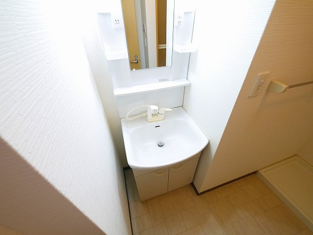 アスールの洗面所|ゆったりとスペースのある洗面所