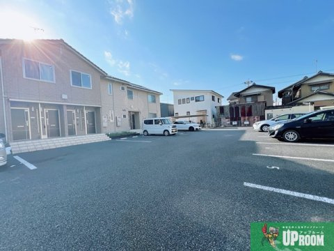ウィステリアの駐車場