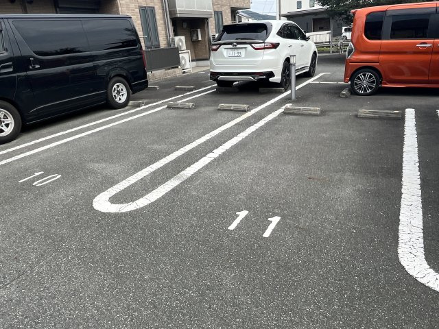 アーバンコートIIIの駐車場