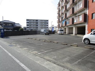 【駐車場】 | プレアール荒木 | 駐車場完備です