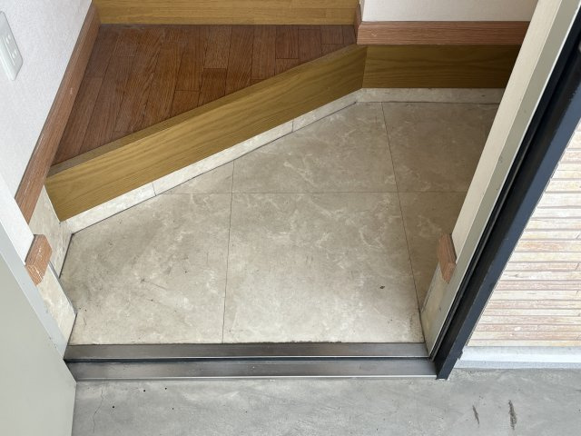 メモアールの玄関