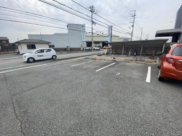 エステリオKの駐車場