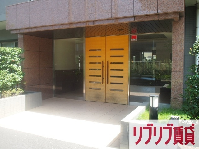 クイーンズレゾン末広のエントランス
