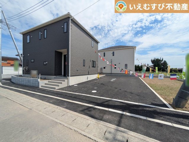 Cradle garden　太田市細谷町第2の駐車場|並列3台駐車可能なゆとりのカースペース
複数台車をお持ちでも、お友達が遊びに来てもゆとりの駐車スペース！