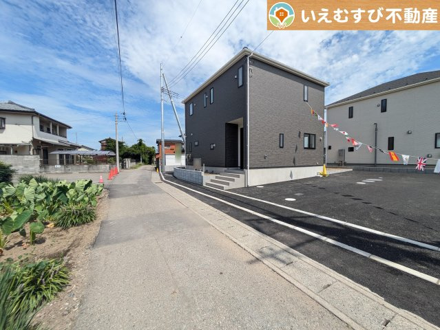 Cradle garden　太田市細谷町第2の前面道路含む現地写真|充分な広さの4ｍ前面道路
間口が広くお車の出し入れも問題なく行えるスペースが確保されています♪
