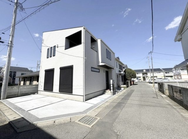 【成約】平塚市四之宮 新築戸建ての前面道路含む現地写真