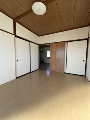 【居間・リビング】 | コーポ裾野Ａ棟 | ゆったり過ごせる居間です
