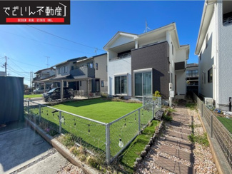 【外観】 | アメリカンテイストのエクステリアが映える外観です。
現地(2024年3月撮影)