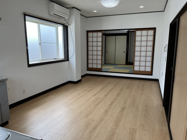 防府市桑山二丁目店舗兼住宅の居間・リビング