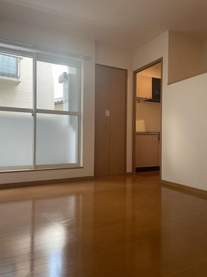 【居間・リビング】 | ベネフィスタウン六本松Ⅴ | 別号室の写真になります。現況優先。