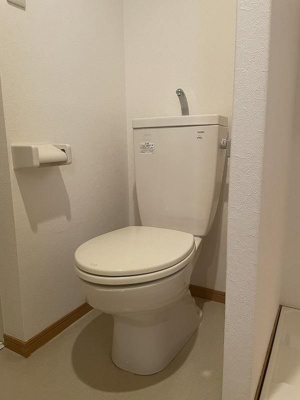 【トイレ】 | ベネフィスタウン六本松Ⅴ | 別号室の写真になります。現況優先。