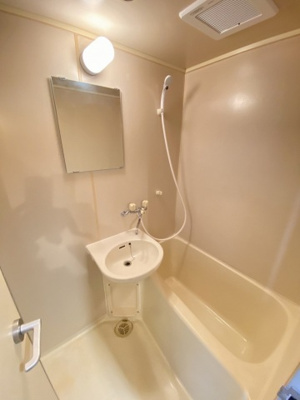 【浴室】 | キャンパスシティ箱崎 | 別号室の写真になります。現況優先。
