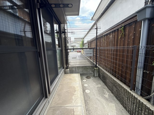 ホワイトへロンのバルコニー