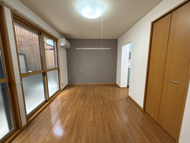 ホワイトへロンの寝室