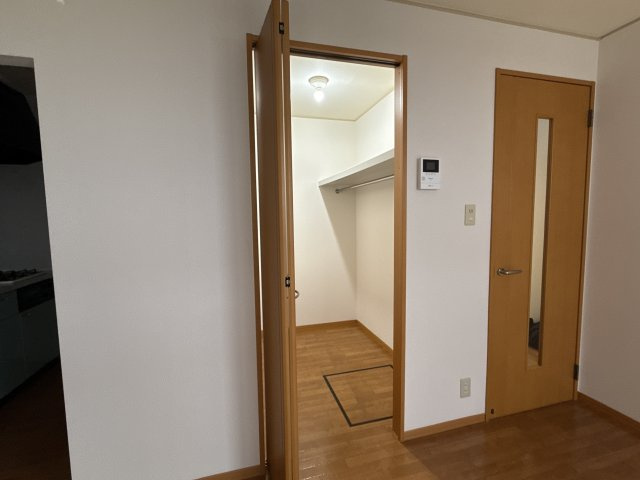 ホワイトへロンの収納