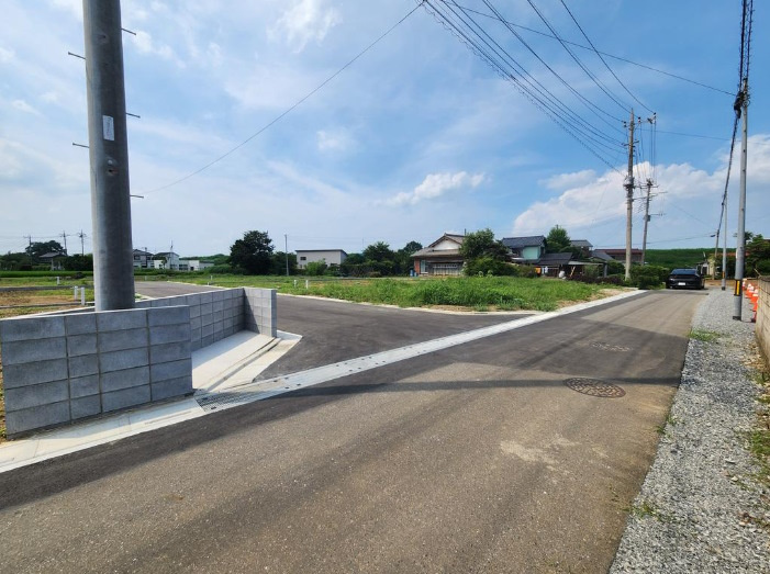 敷地面積６０坪～　売地　川越市菅間の前面道路含む現地写真|東側公道約４ｍ！日当たり良好です♪