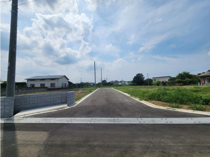 敷地面積６０坪～　売地　川越市菅間の前面道路含む現地写真|前面道路：開発道路幅員６．２ｍ！