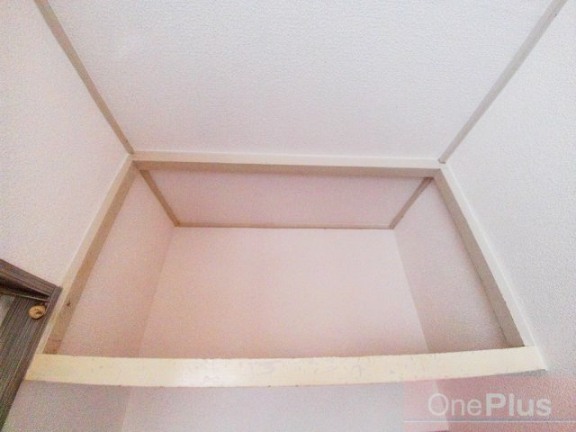 岡本ビラの収納