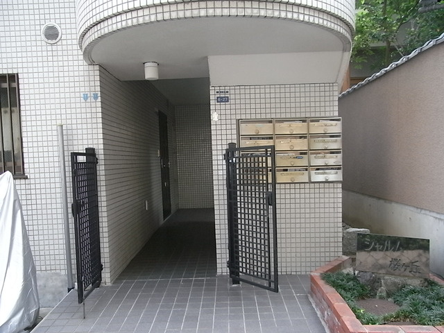 シャルム桜ヶ丘のエントランス