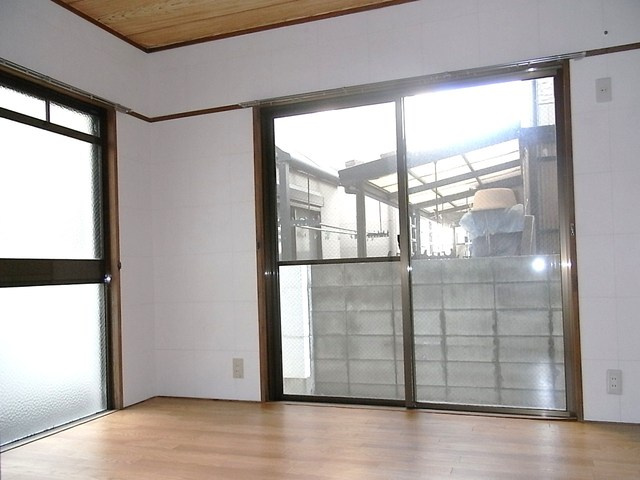 シャルム桜ヶ丘の洋室