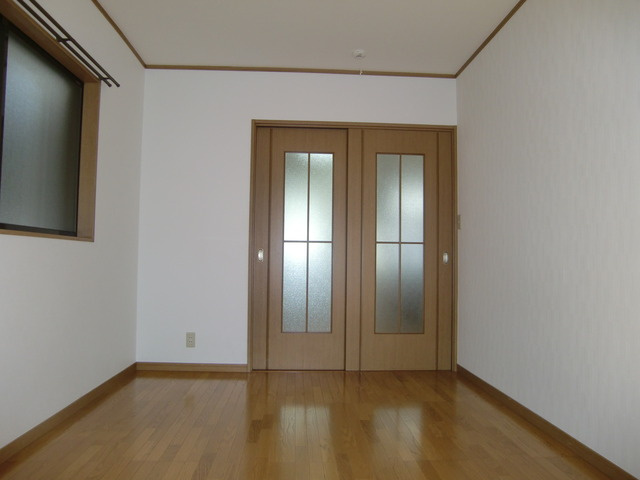 ジョイハイツ六甲の洋室