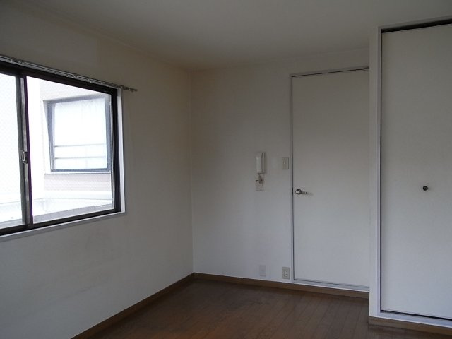 ルミエールUOZAKIの居間・リビング