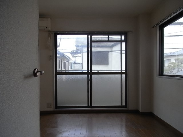 ルミエールUOZAKIの居間・リビング