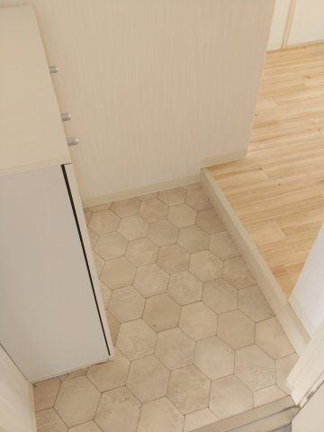 ルミエールUOZAKIの玄関|明るい玄関です