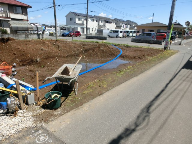 川越市府川　売地の前面道路含む現地写真