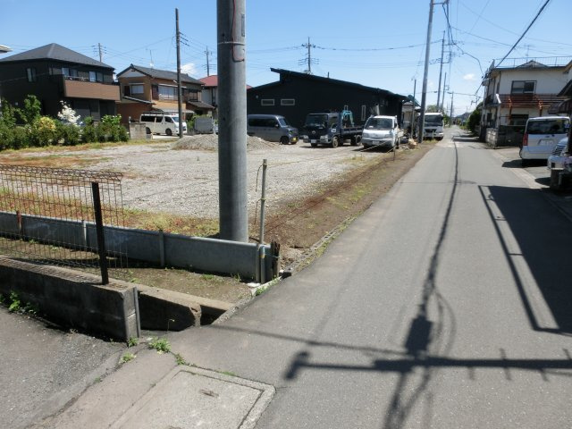 川越市府川　売地の前面道路含む現地写真