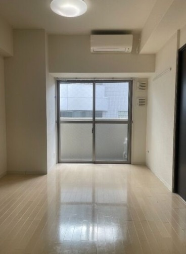 大阪市中央区瓦屋町１丁目の賃貸マンションの居間・リビング